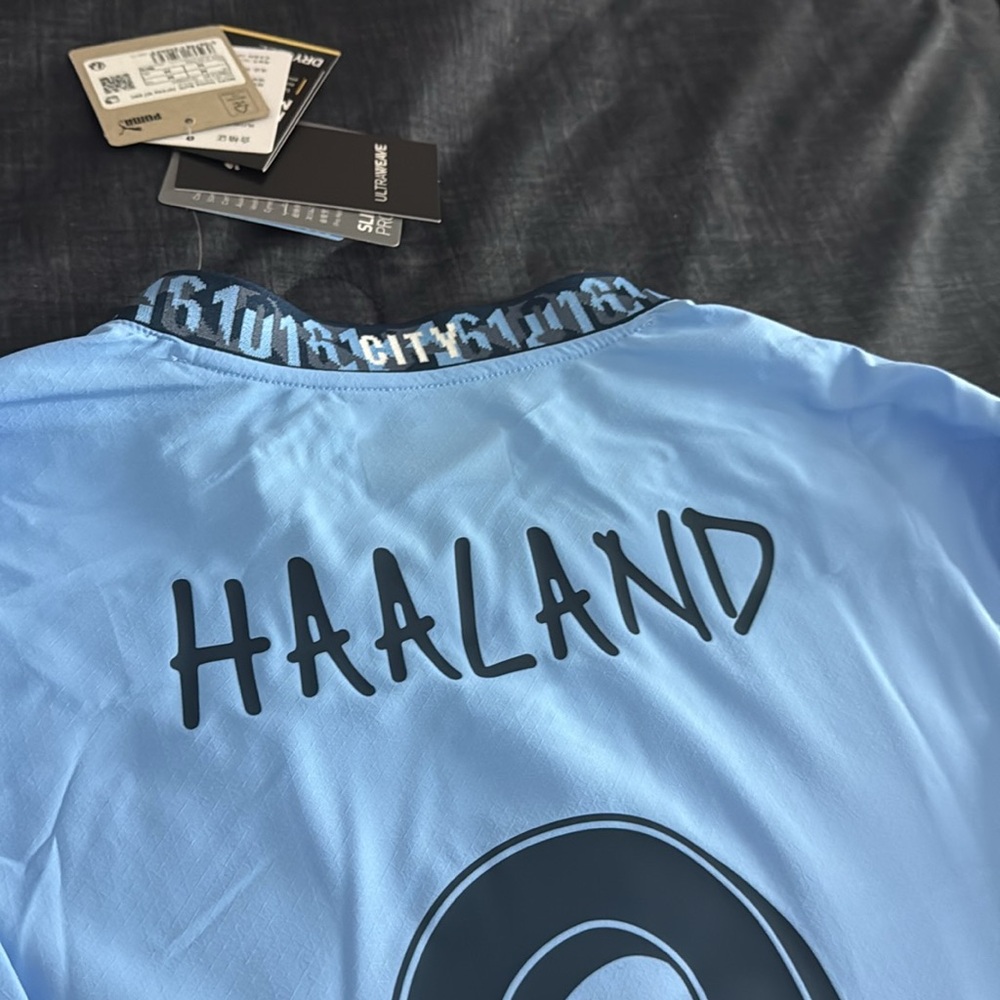 Manchester City #9 Erling Haaland 2024-25 Puma Home Player Edition Jersey - Picture 10 of 13